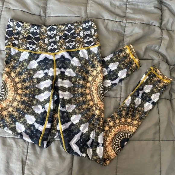 Wolven Noor Print Leggings and Top - Picture 7 of 10